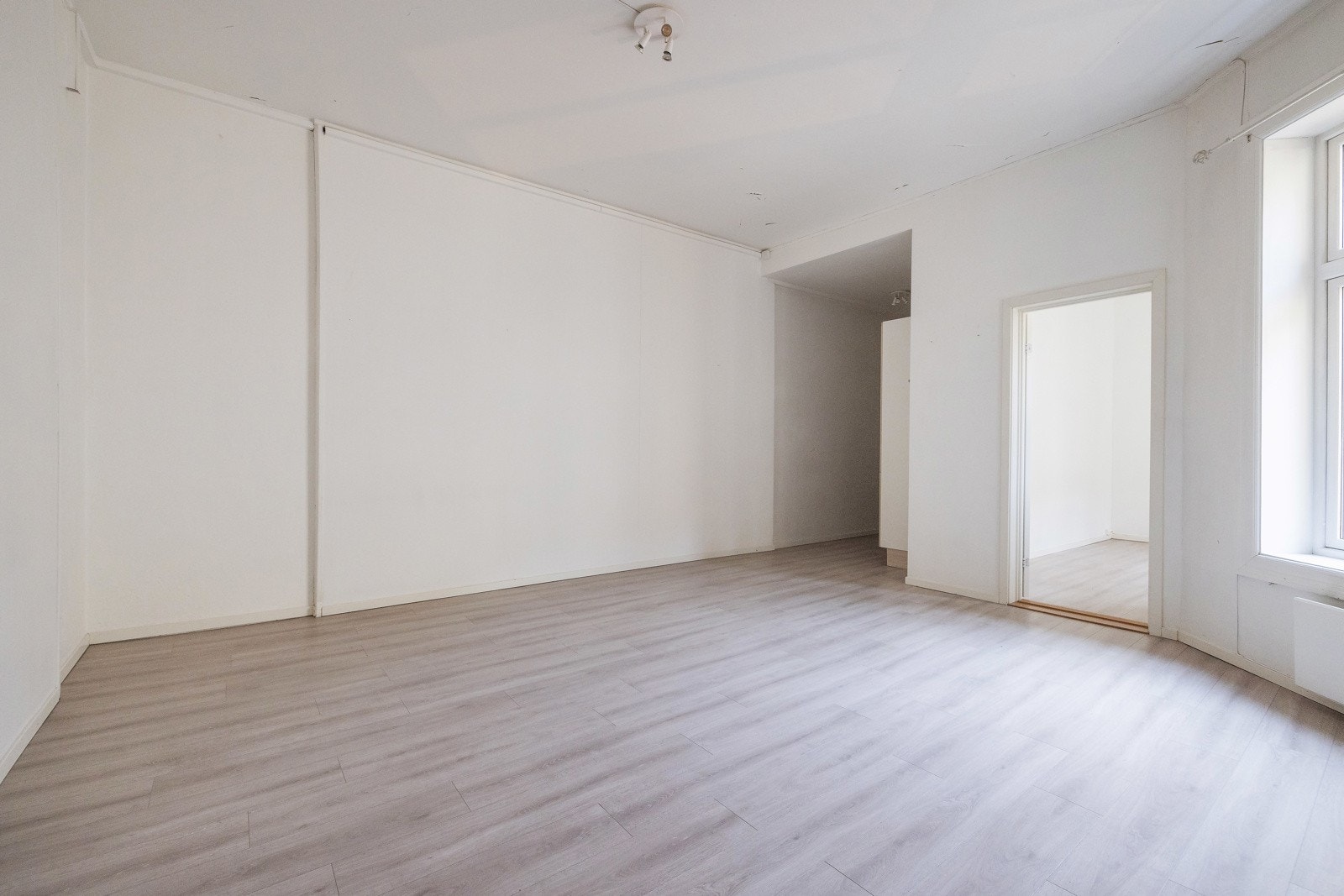 Leiligheten har et stort potensial med mange muligheter. Galleribilde