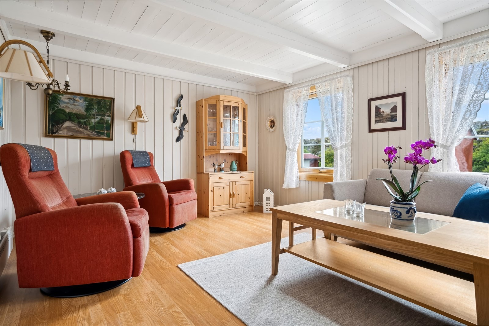 Det er godt å finne godstolen, etter en lang dag ute i frisk luft. Galleribilde