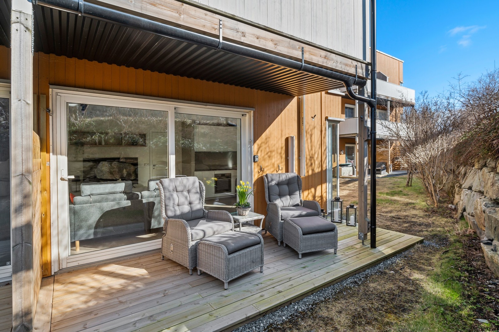 Du har en solrik terrasse på 9 kvm. På taket har du i tillegg tilgang til en felles takterrasse Galleribilde