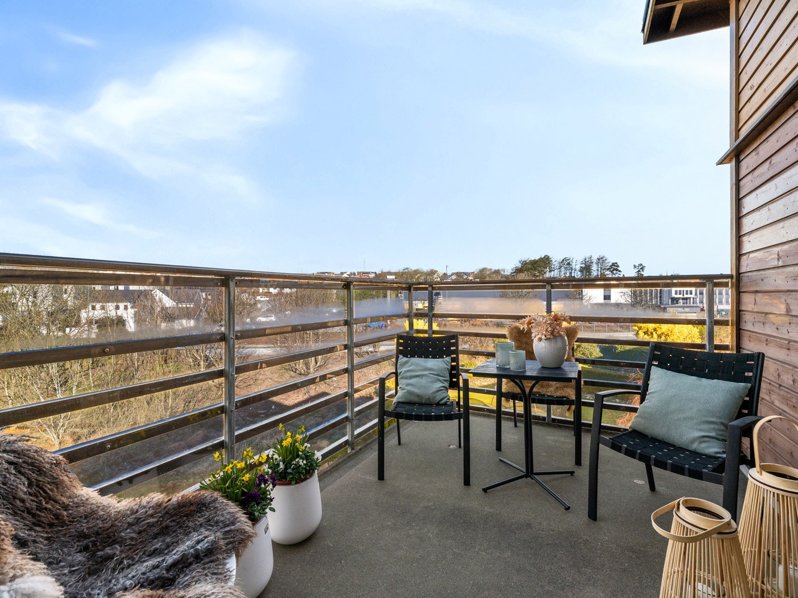 Her er det god plass til utemøbler og grill Galleribilde