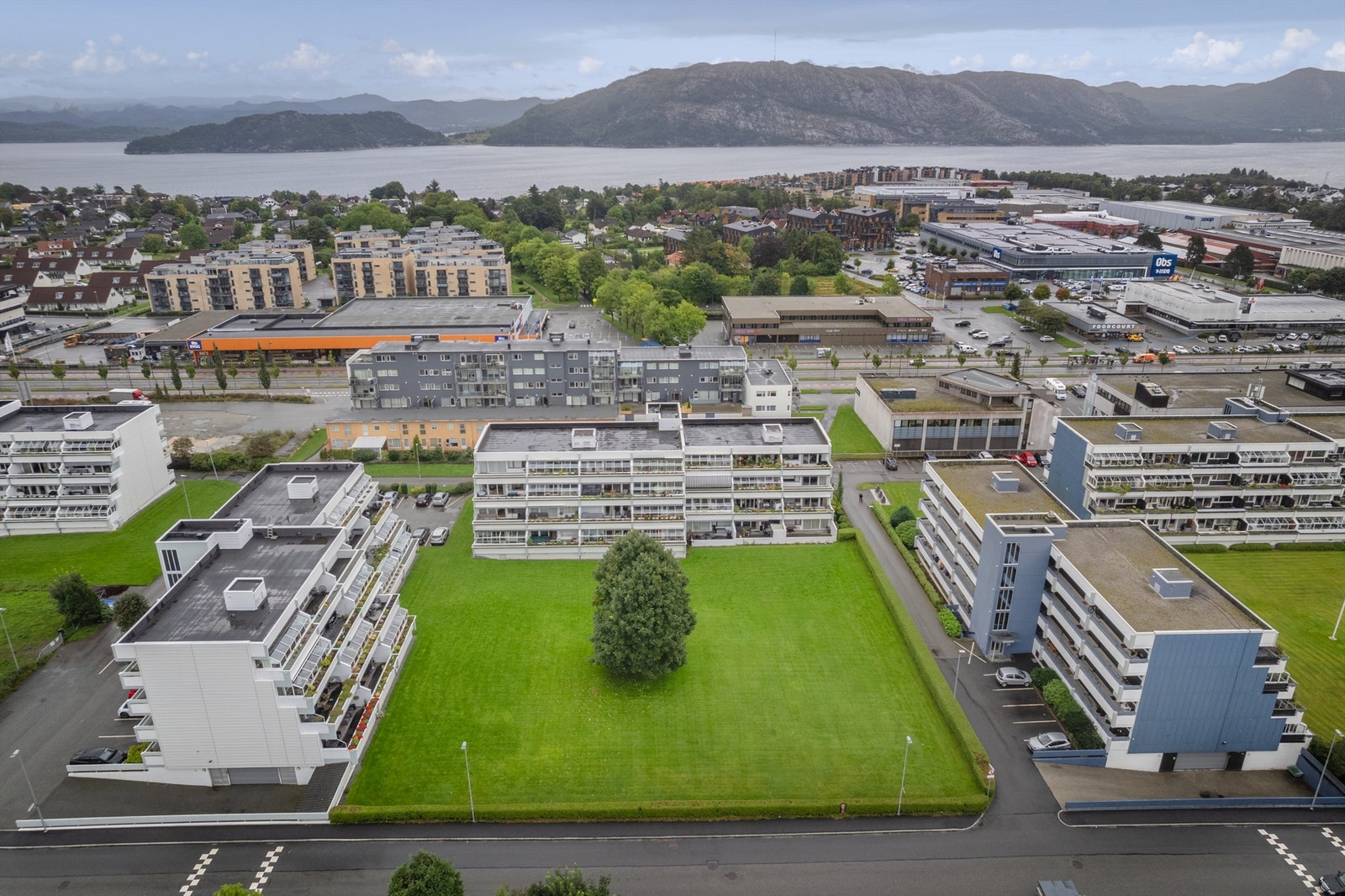 Eiertomt på 7 408 kvm som tilhører borettslaget. Galleribilde