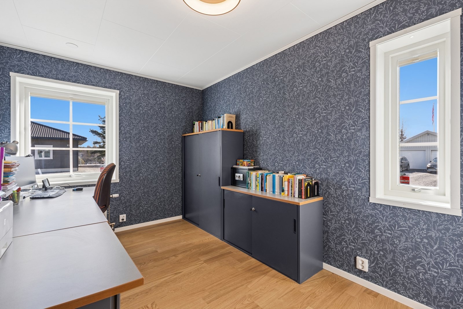 Fleksibelt rom som kan benyttes som kontor eller soverom, med god plass til arbeidsbord eller seng. Etter behov Galleribilde