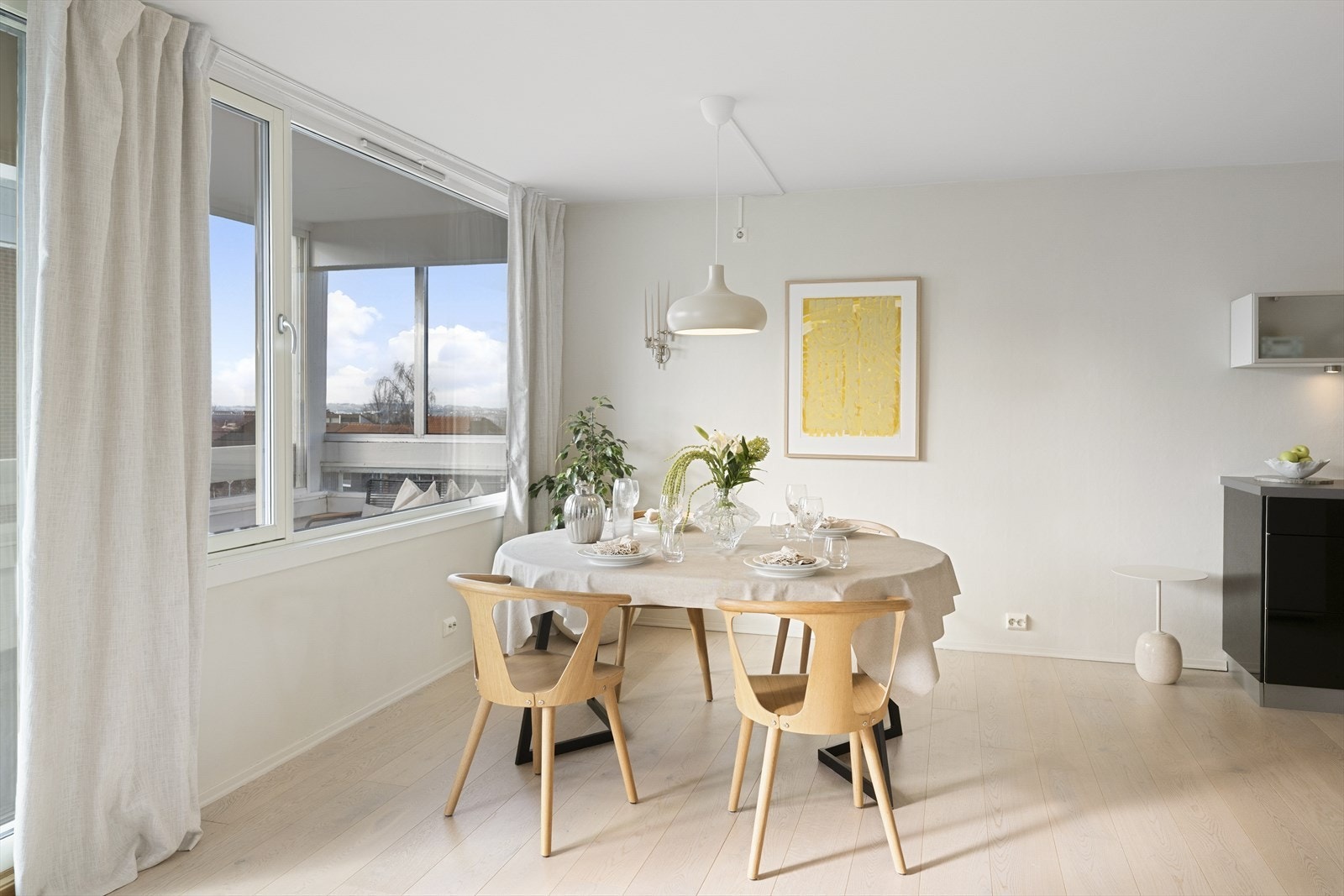 - God plass til flere gjester på middagsbesøk - Galleribilde