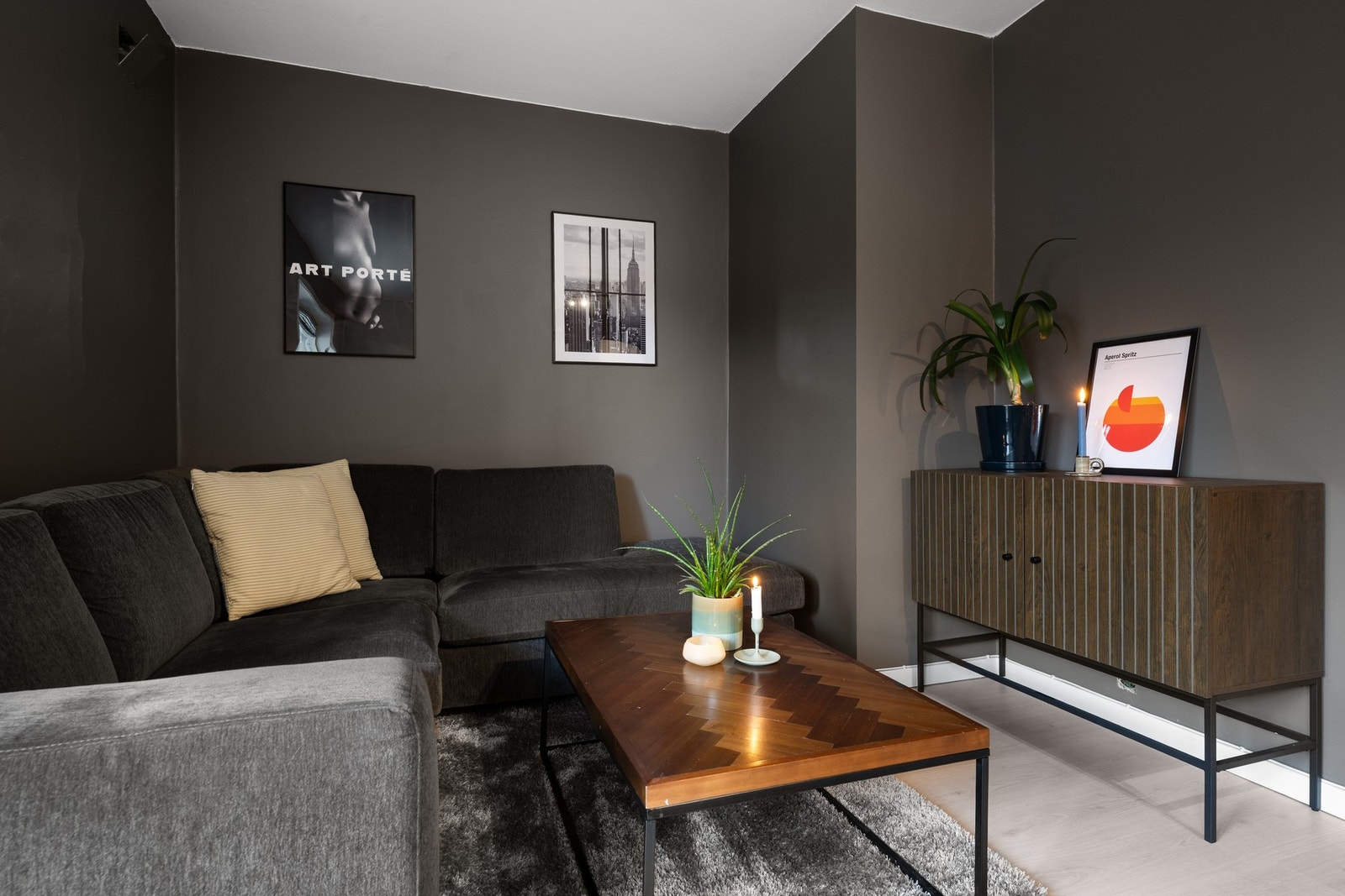 Hyggelig sofahjørne. Sameiet har avtale med Telia for kabel-TV og bredbånd. Galleribilde