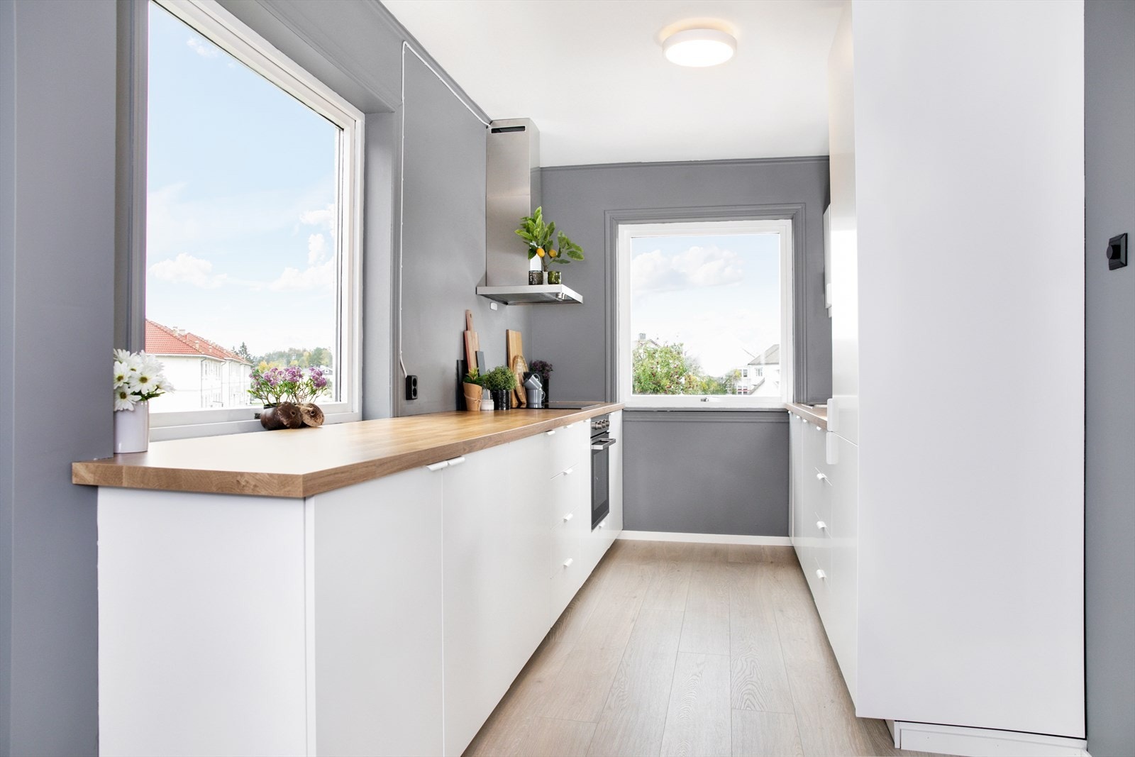 Godt med skap- og benkeplass Galleribilde