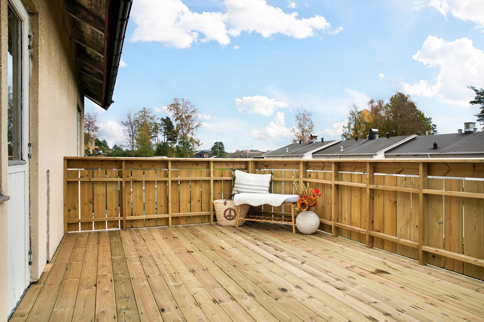 Nyere og romslig balkong med gode solforhold Galleribilde
