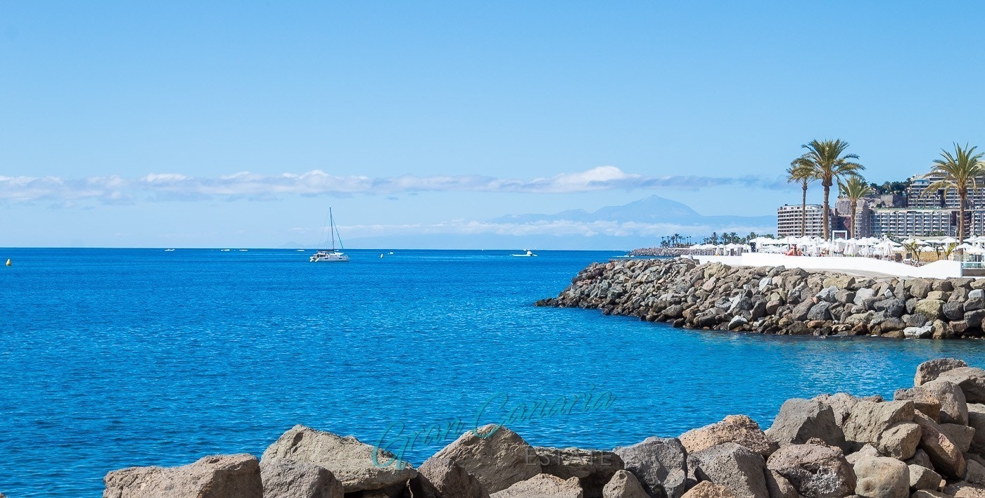 Anlegget ligger ved havet. Inngangsport fra Strandpromenaden Galleribilde