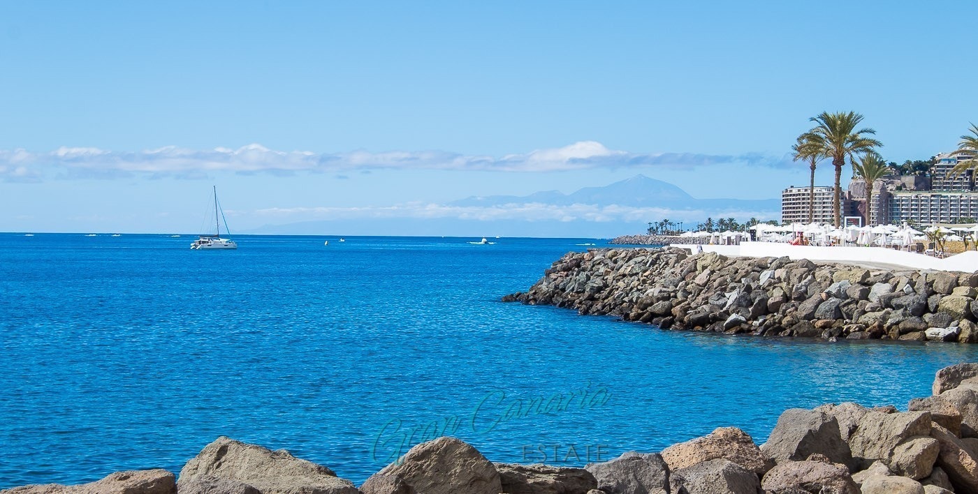 Anlegget ligger ved havet. Inngangsport fra Strandpromenaden Galleribilde