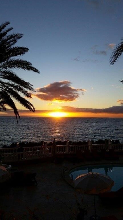 Solnedgang i havet, sett fra leiligheten Galleribilde