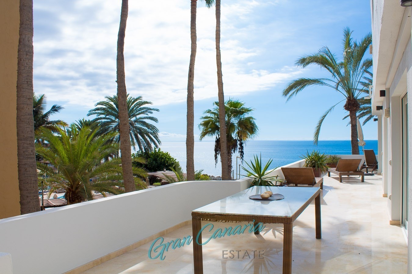 Litt av leilighetens store terrasse Galleribilde