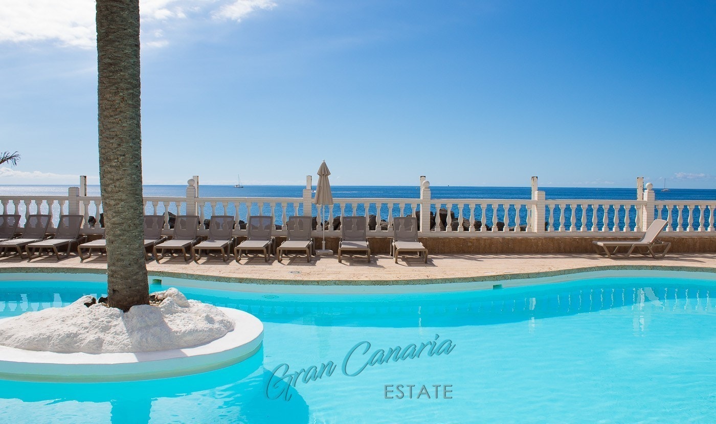 Bilder av bassengområde som er pent oppgradert Galleribilde