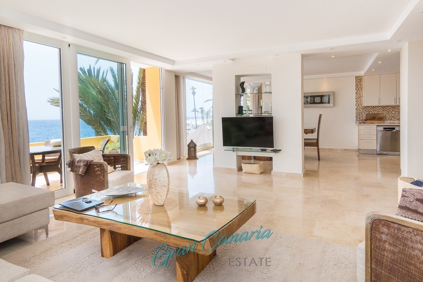 Stue mot kjøkken og spisetue Galleribilde