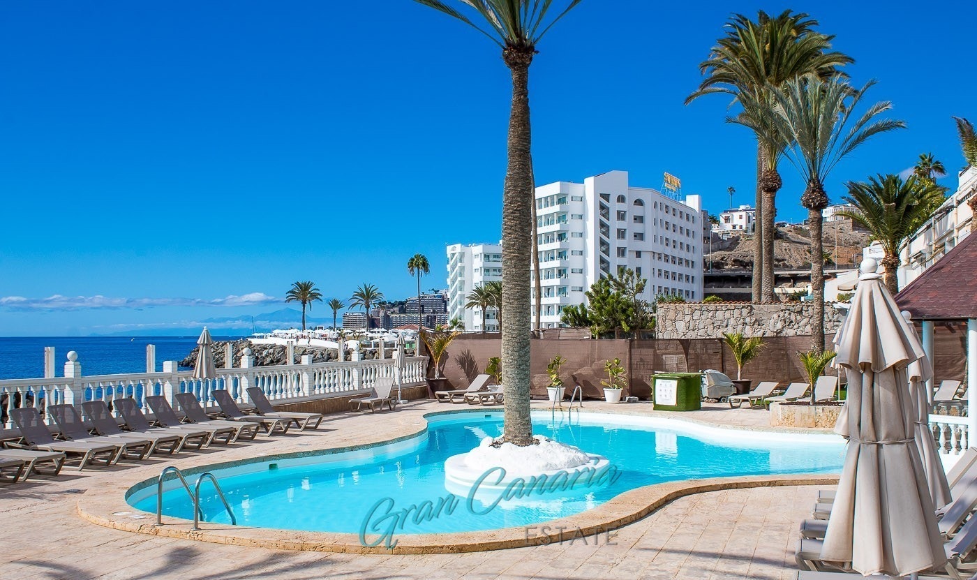 Anlegget ligger ved havet. Inngangsport fra Strandpromenaden Galleribilde