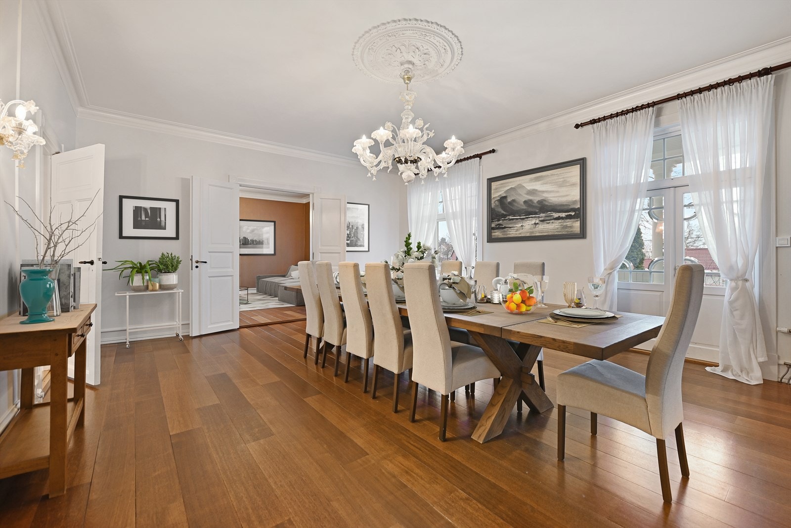 Spisestuen er perfekt for middagsselskaper og sosiale sammenkomster. Digital styling. Galleribilde