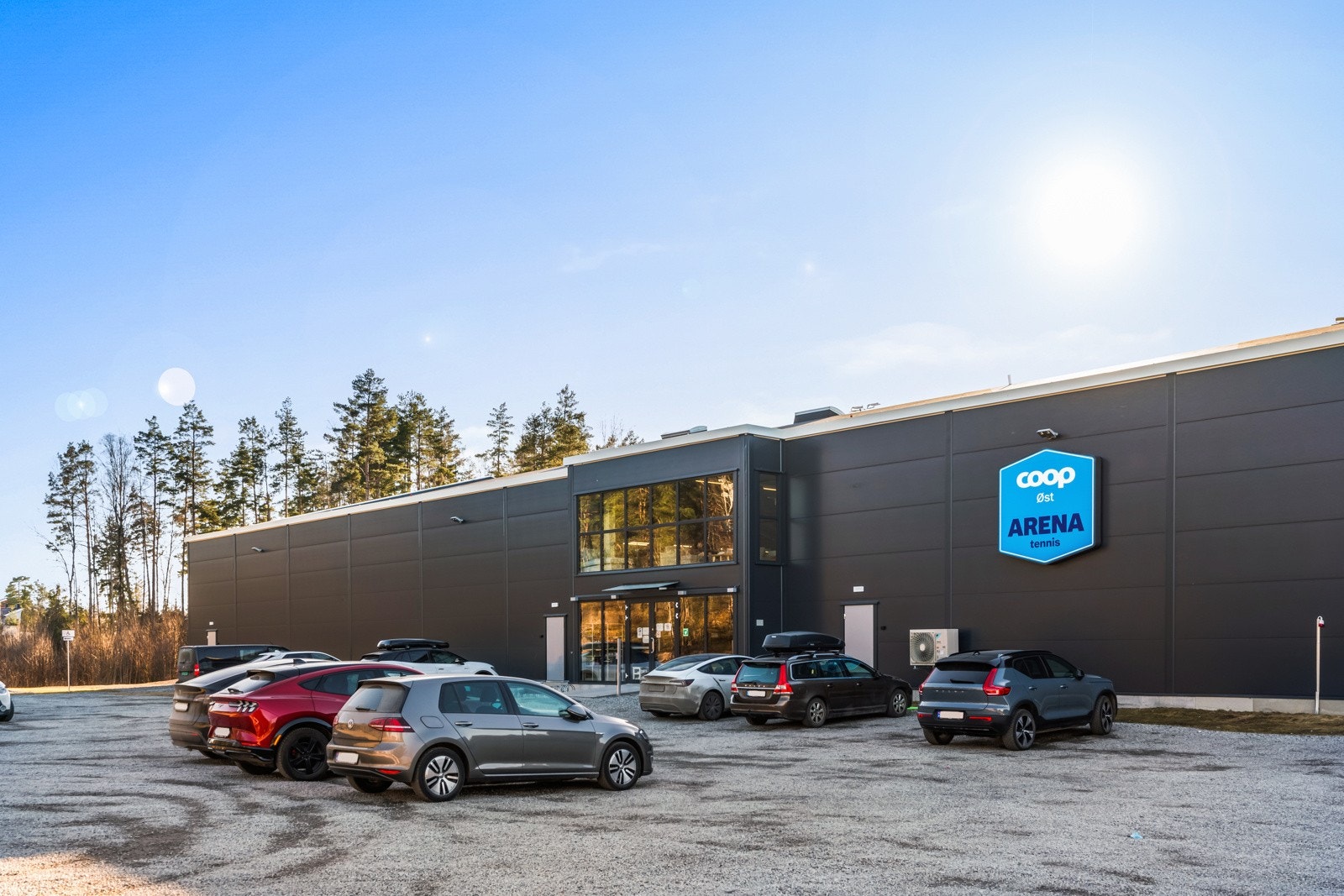 Kort spasertut til flere aktiviteter blant annet den nye tennishallen Galleribilde