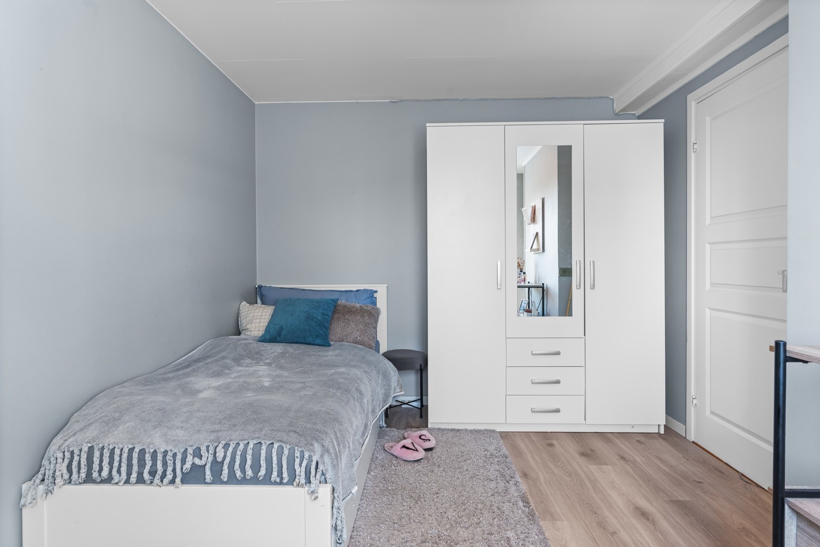 Begge soverommene er innredet med garderobeløsning. Galleribilde