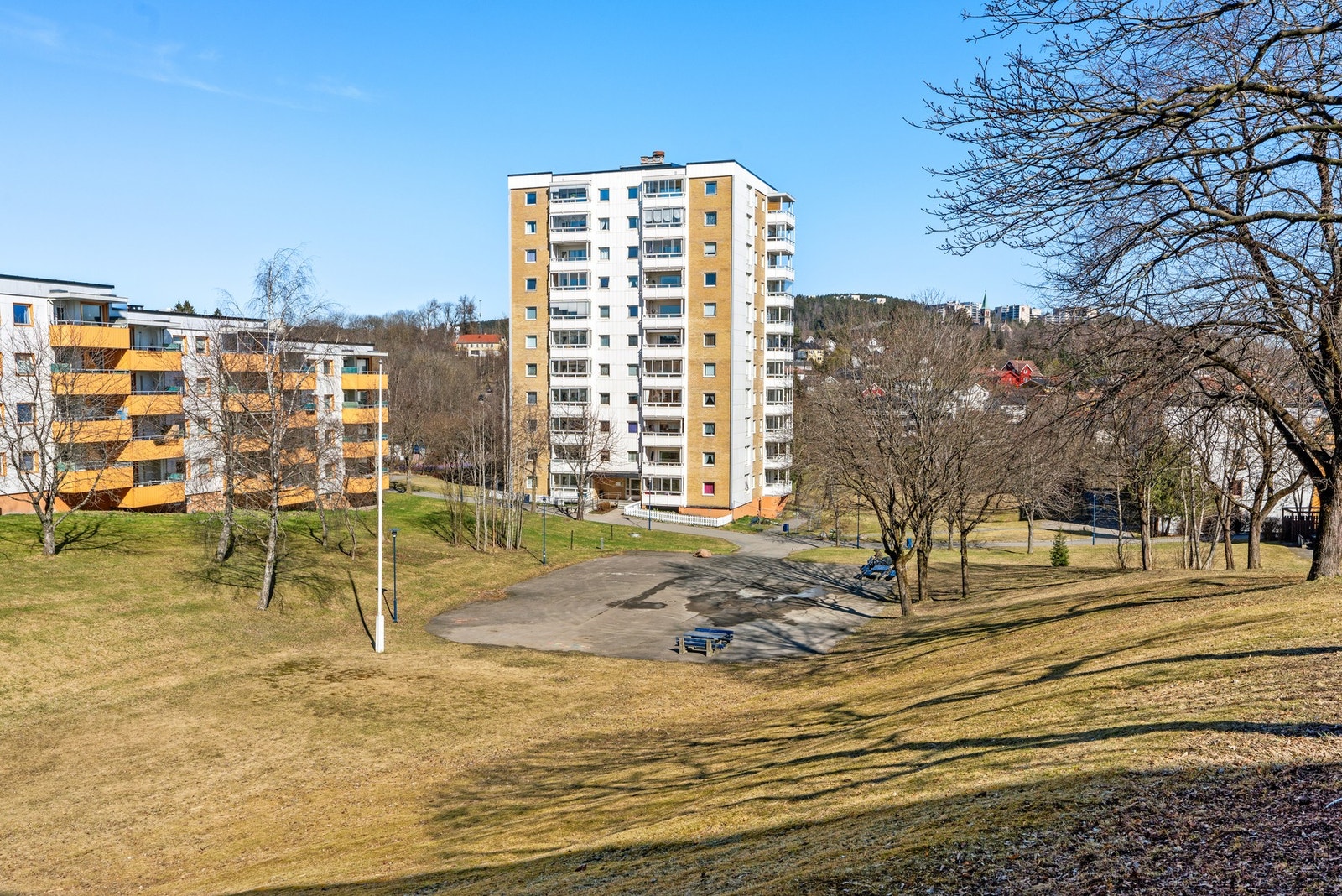 Fine og store grøntområder i borettslaget Galleribilde