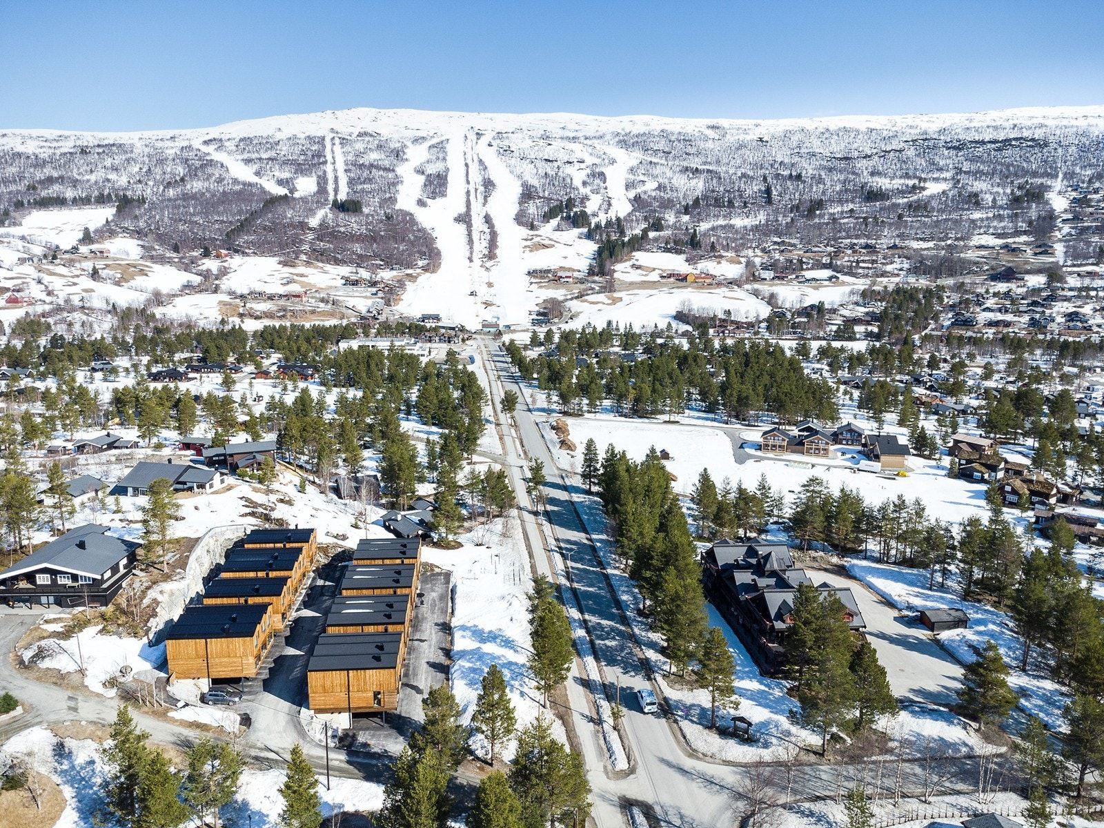 Kort vei til alle fasiliteter - populære HILLS, butikk og alpinbakken ligger i gangavstand Galleribilde