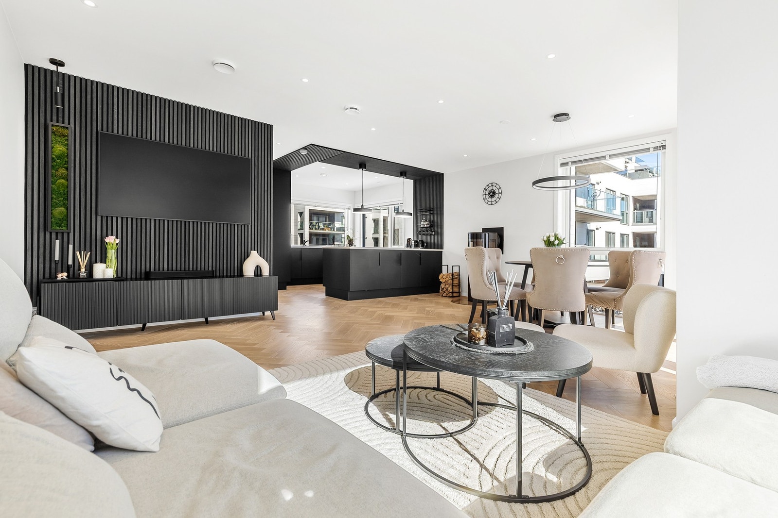 Velkommen til Sagstien 12 - En lekker enebolig fra 2023 med idyllisk og sjønær beliggenhet. Galleribilde