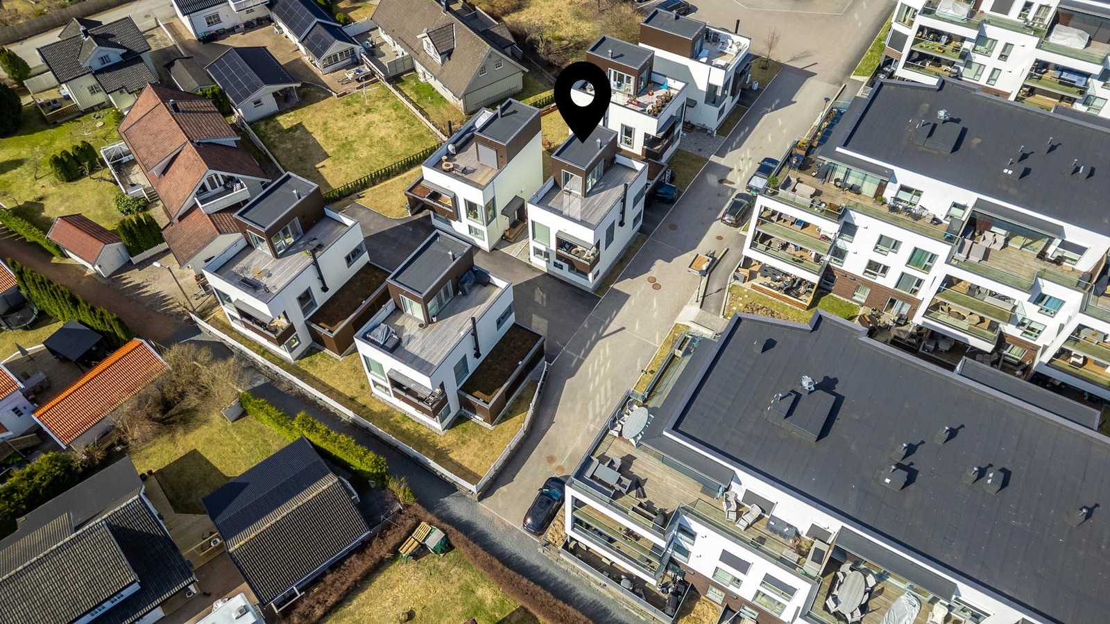 Eiendommen har en ettertraktet beliggenhet i et trivelig og barnevennlig nabolag i idylliske Svelvik Galleribilde