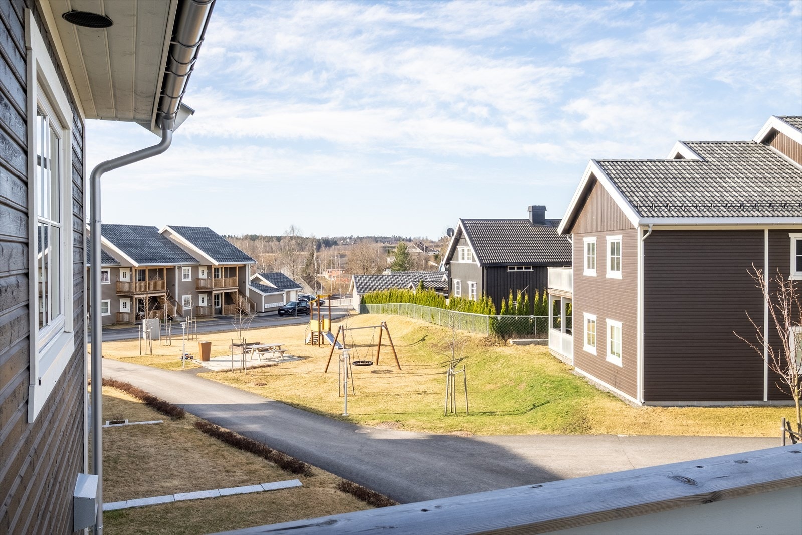 Sameiet består av beboere i alle aldre og kan tilby småbarnsfamilier kort avstand for lekeapparater. Galleribilde
