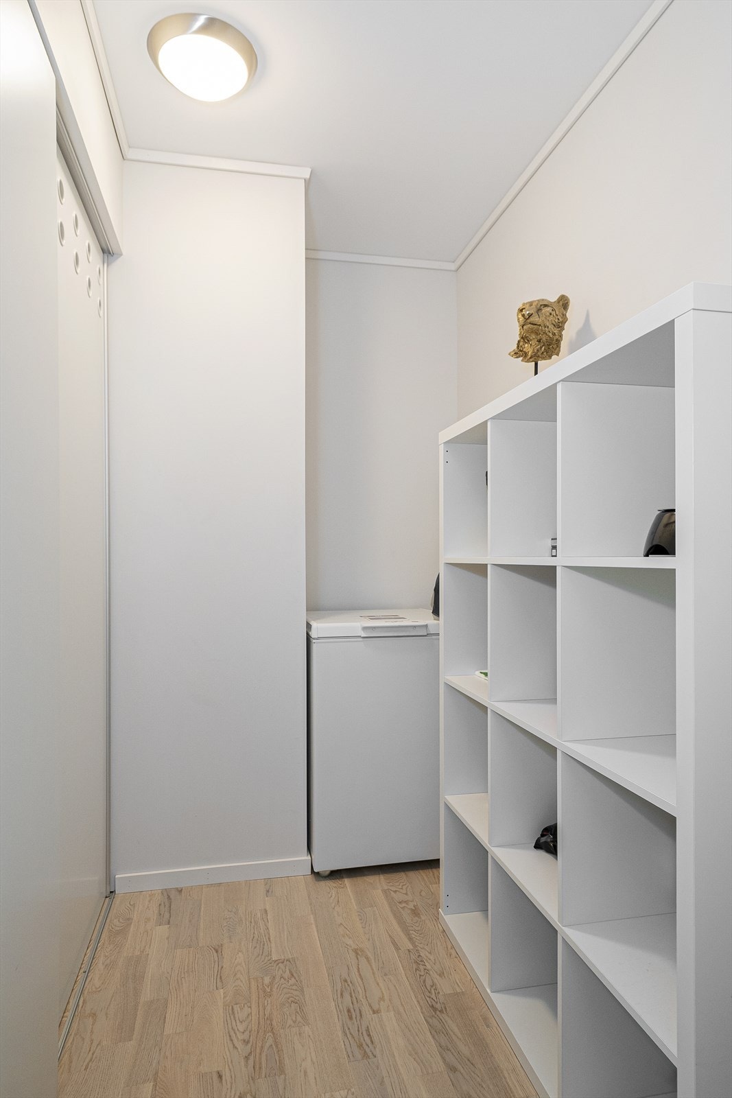 Leiligheten har gode løsninger for oppbevaring med innvendig bod i tillegg til utebod. Galleribilde