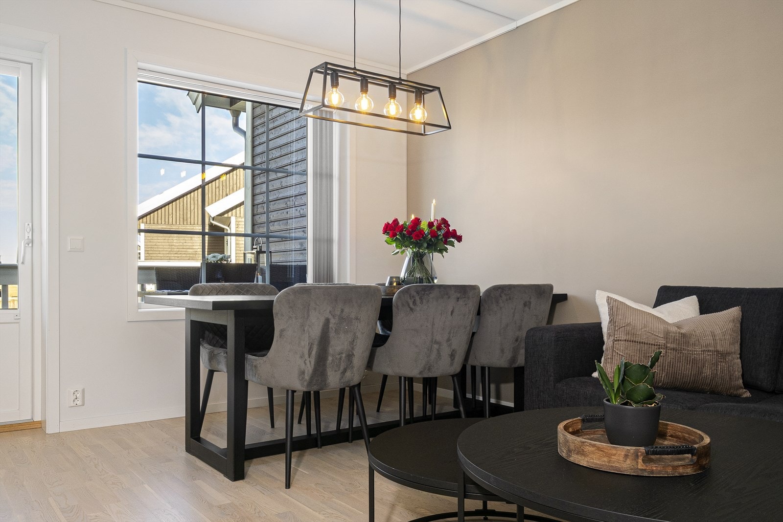 Leiligheten har meget gode lysforhold hele året rundt. Galleribilde