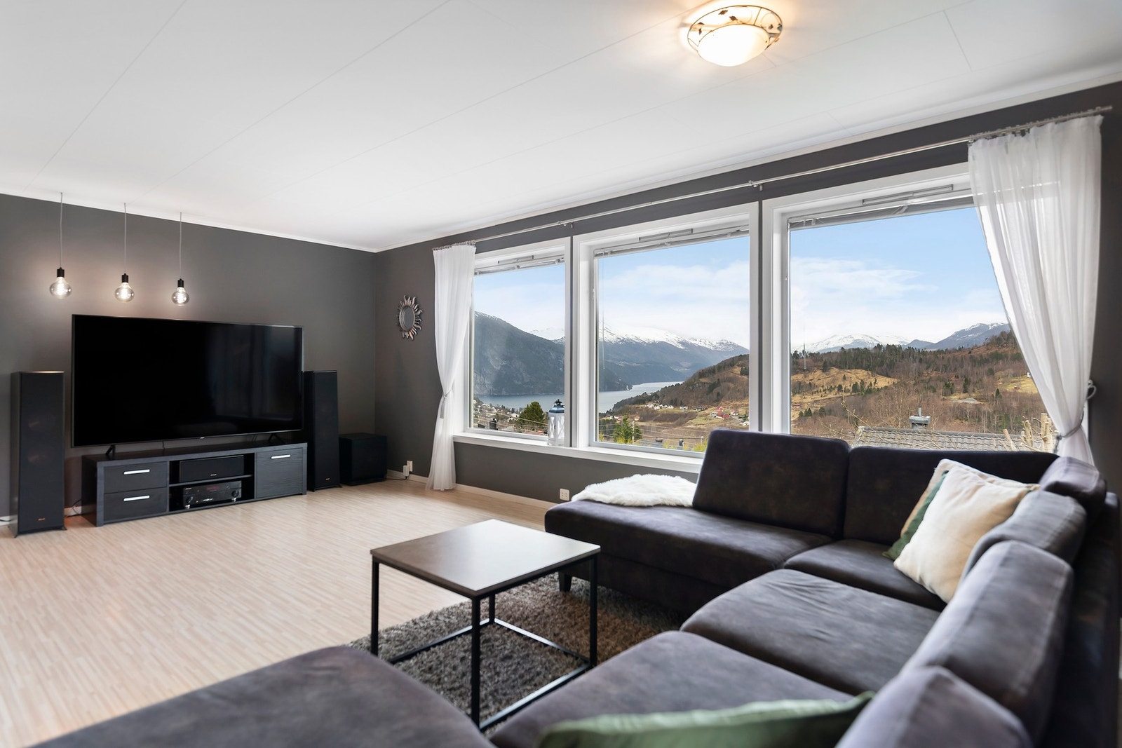 Tips til deg, ta med målbånd eller annet måleverktøy til visningen. Og ikke minst ta mål av eventuelle møbler du måtte ha hjemme. Det gir deg full kontroll. Galleribilde