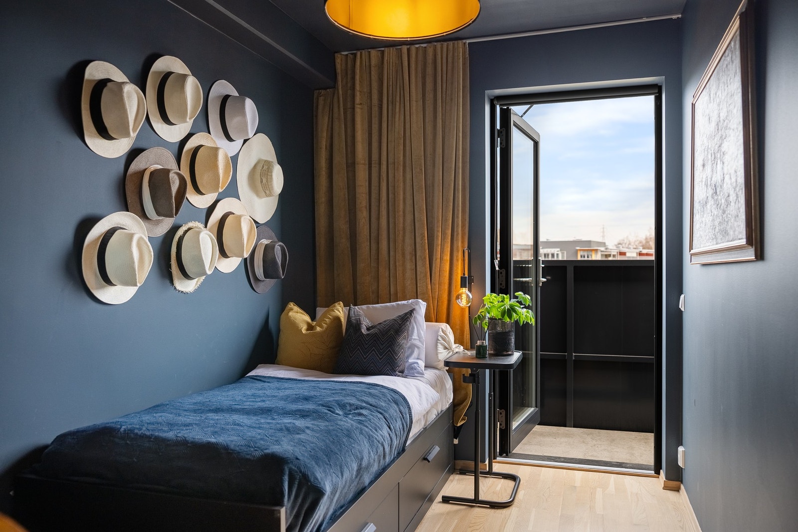 Soverom 2 med utgang til balkong. Galleribilde