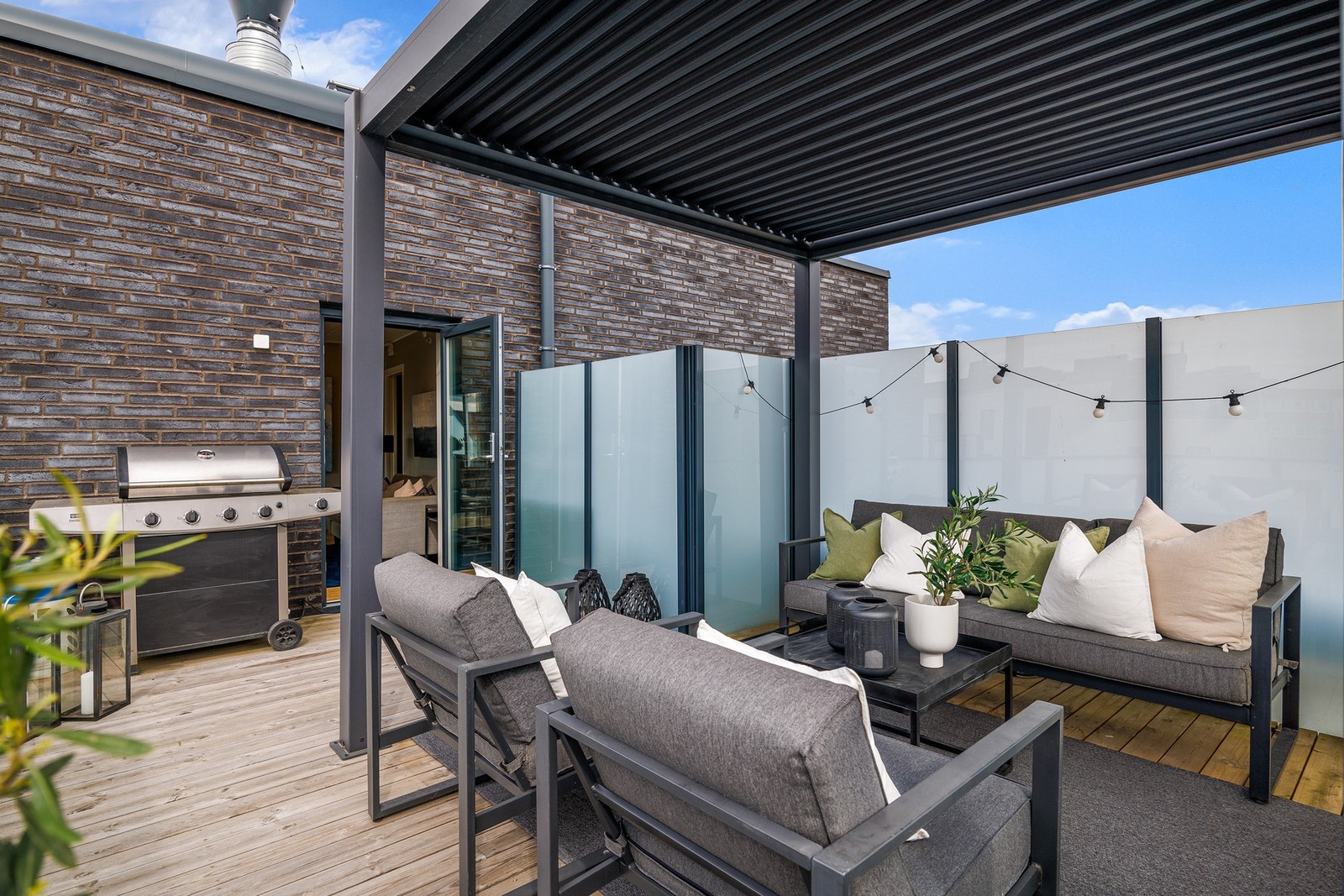 Med to fantastiske takterrasser kan du invitere venner og familie til sosiale sammenkomster. Galleribilde