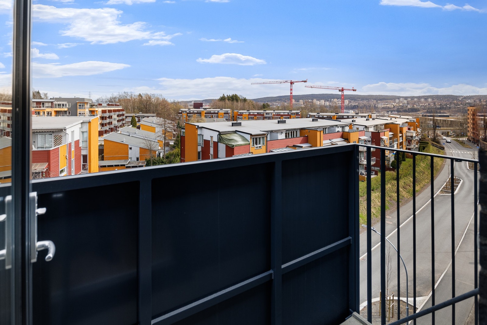 Østvendt balkong på ca. 2 kvm. Galleribilde