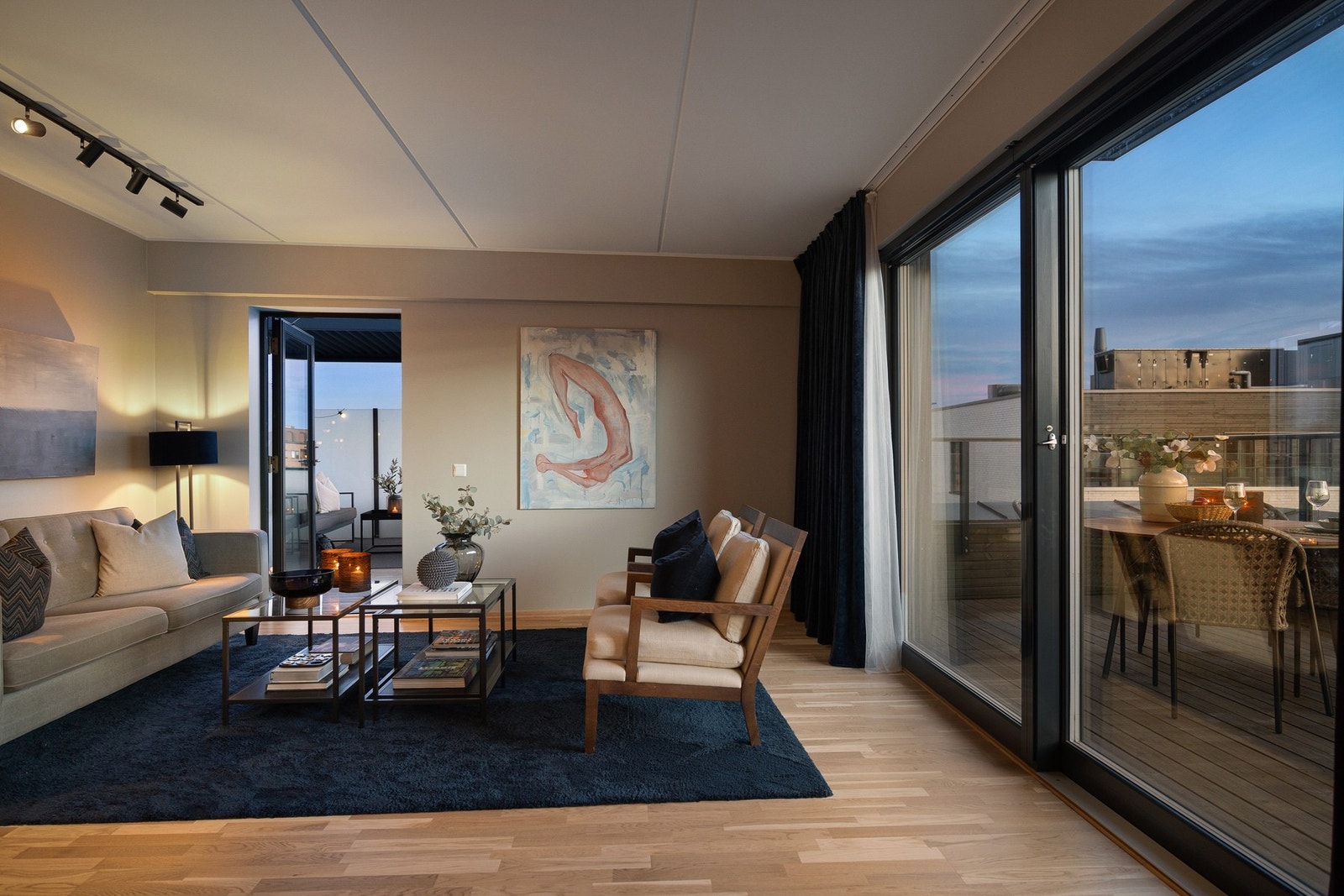 Kveldsbilde fra stuen. Galleribilde