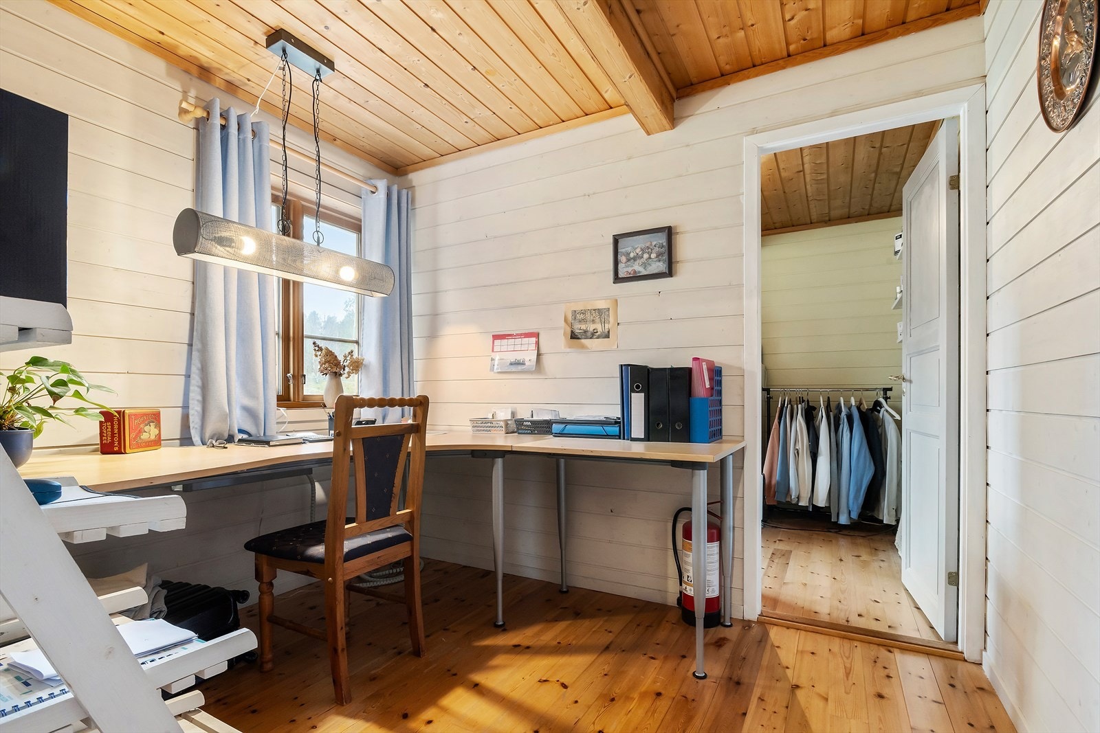 Godkjent soverom, som er i bruk til kontor. Galleribilde