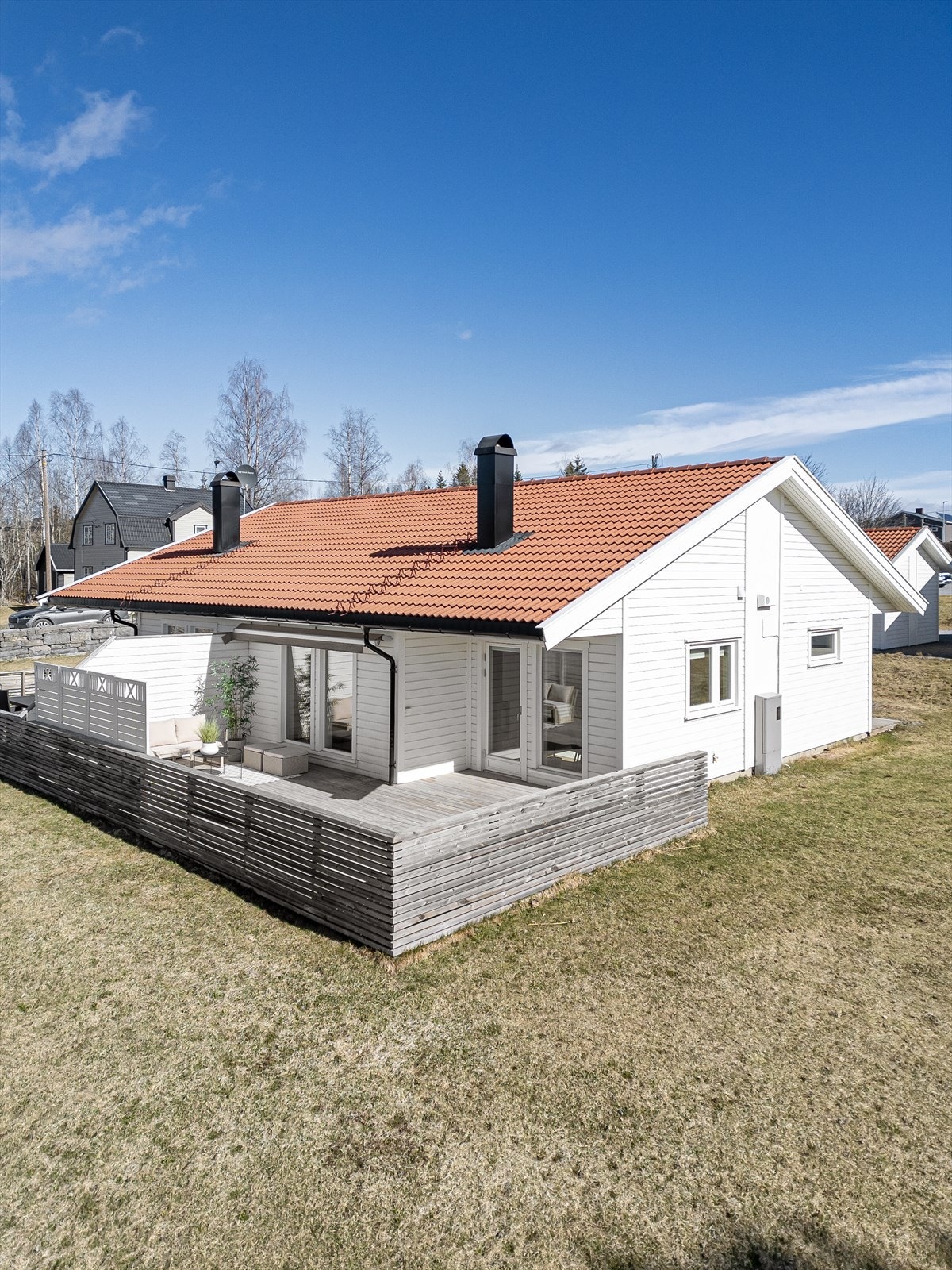 Terrasse med enkel tilgang til hage. Galleribilde