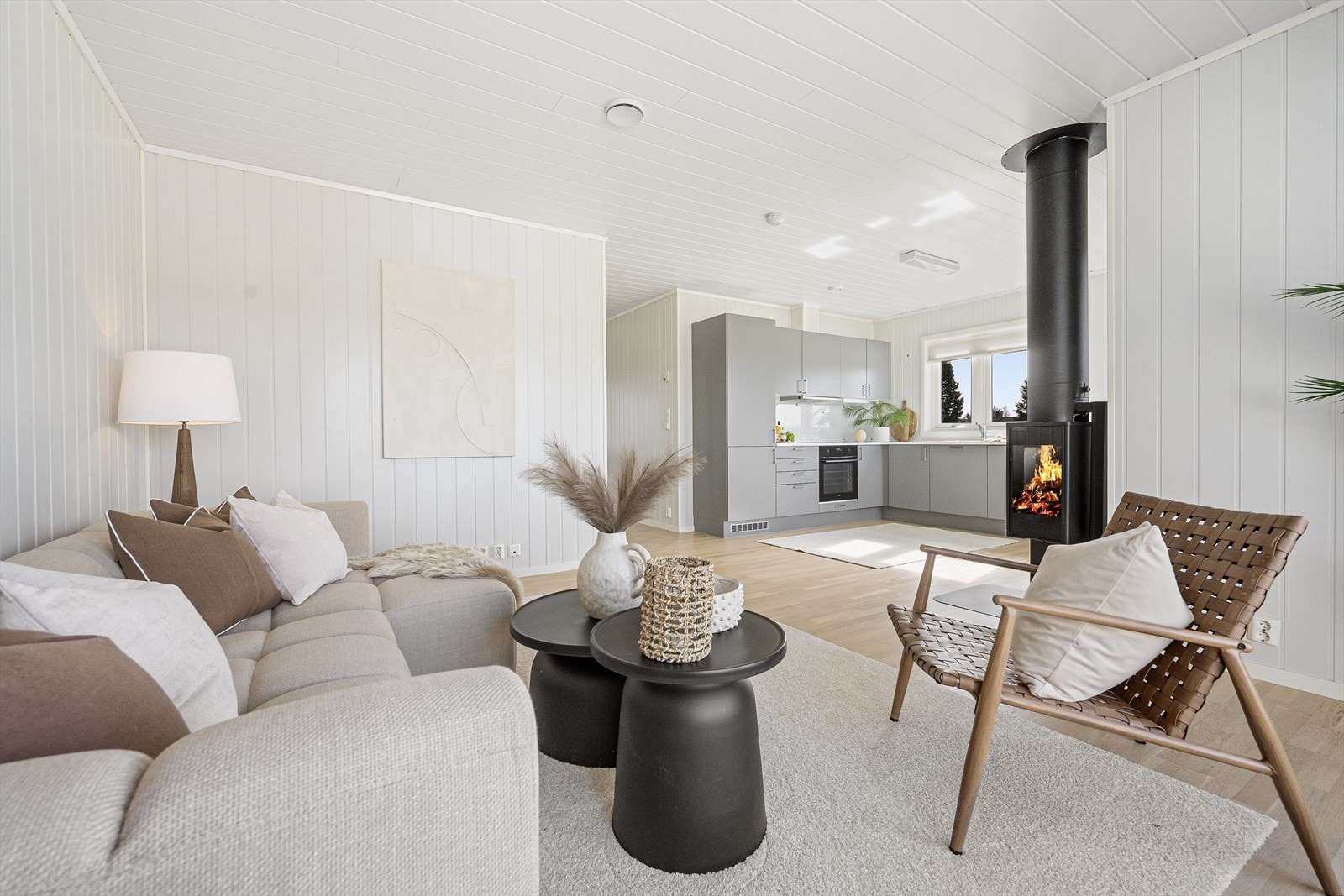 Åpen løsning mellom kjøkken og stue. Galleribilde