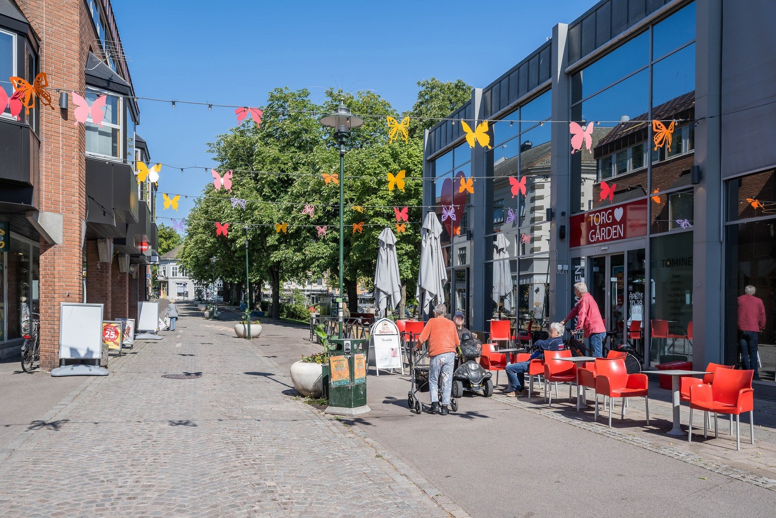 Ca. 5 minutters gange fra inngangsdøren og ned til byens gågate Galleribilde