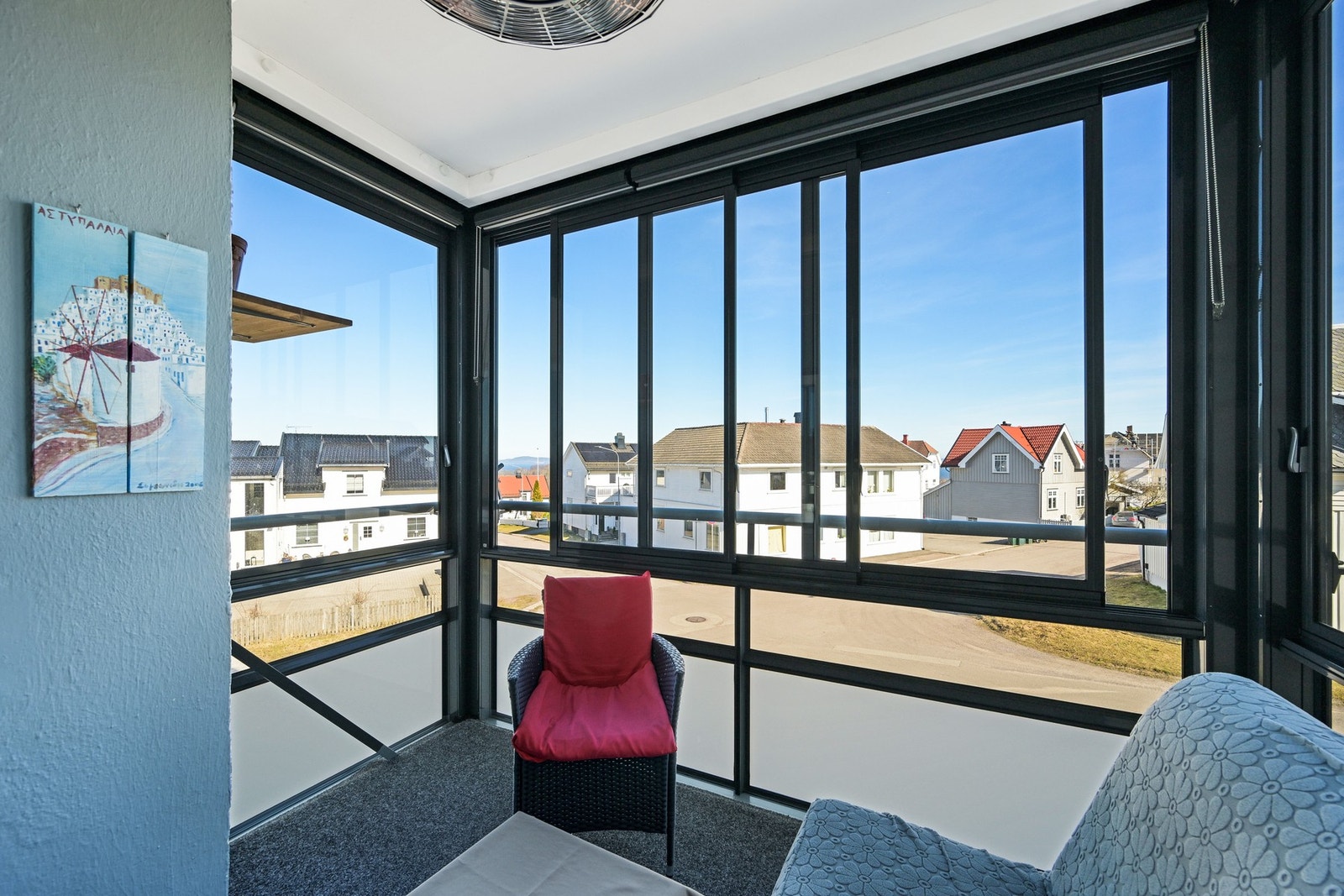 Balkong med solskjerming og skyvbare vinduer Galleribilde