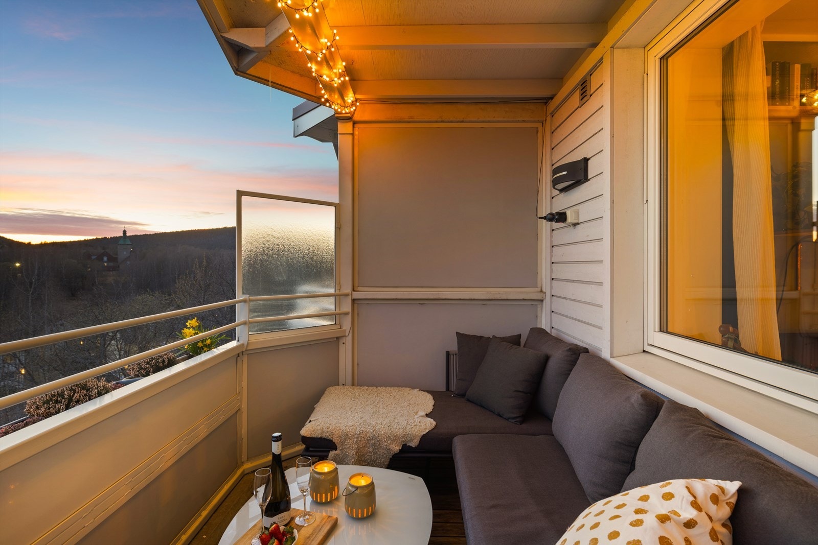 På kveldstid gir balkongen en koselig følesle. Galleribilde