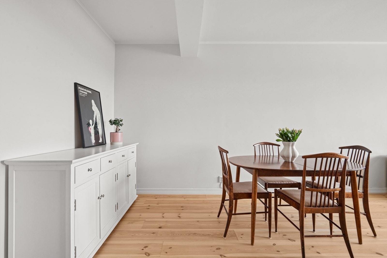 Moderne overflater fra 2022. Galleribilde