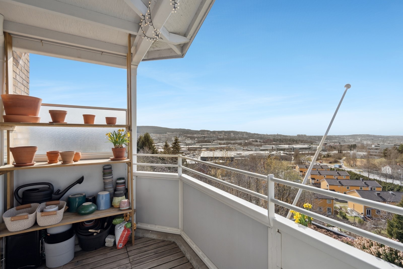 Fra stuen er det utgang til en balkong på ca. 7 m². Galleribilde