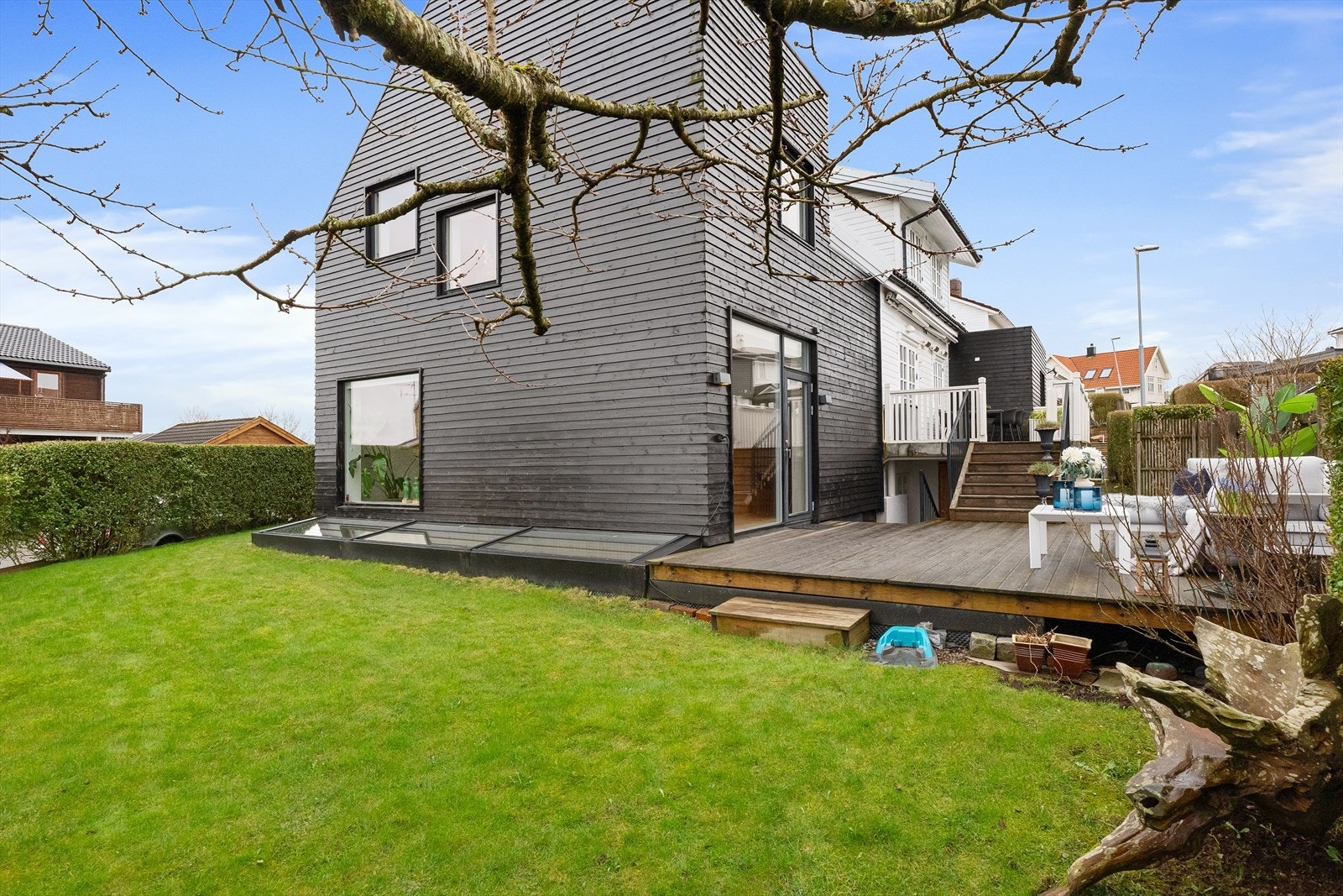 Solrik hjørnetomt Galleribilde