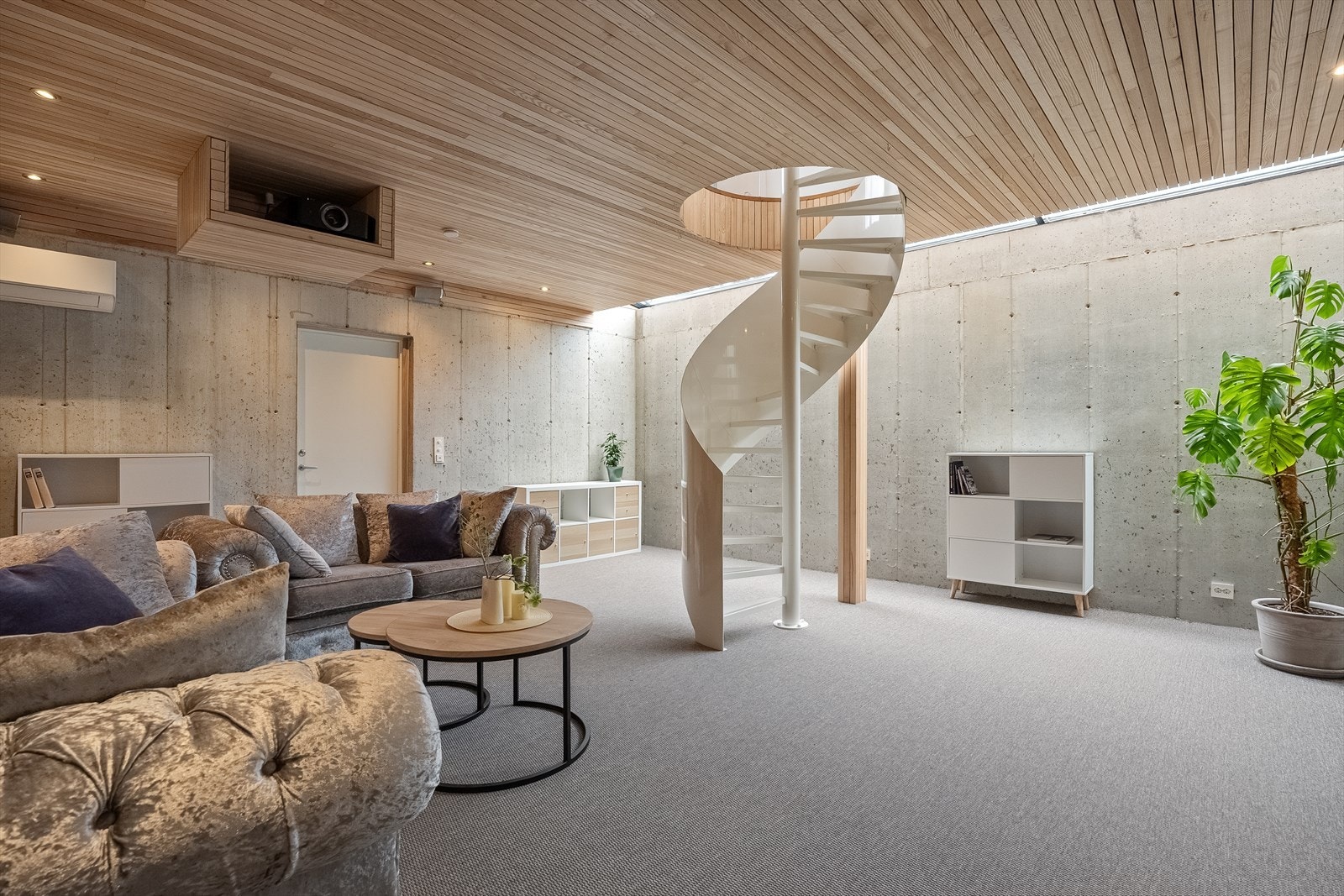 Flott trapp ned i ny del Galleribilde