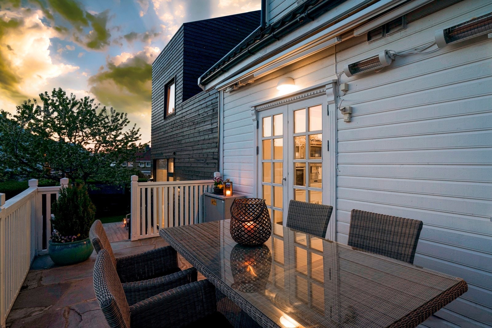 Terrassen rett utenfor kjøkken Galleribilde