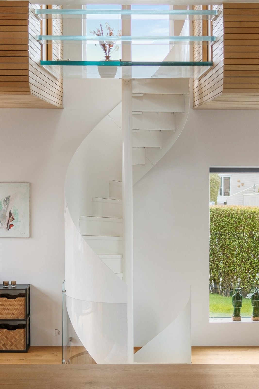 Trapp i ny del går fra 2. etasje til kjeller Galleribilde