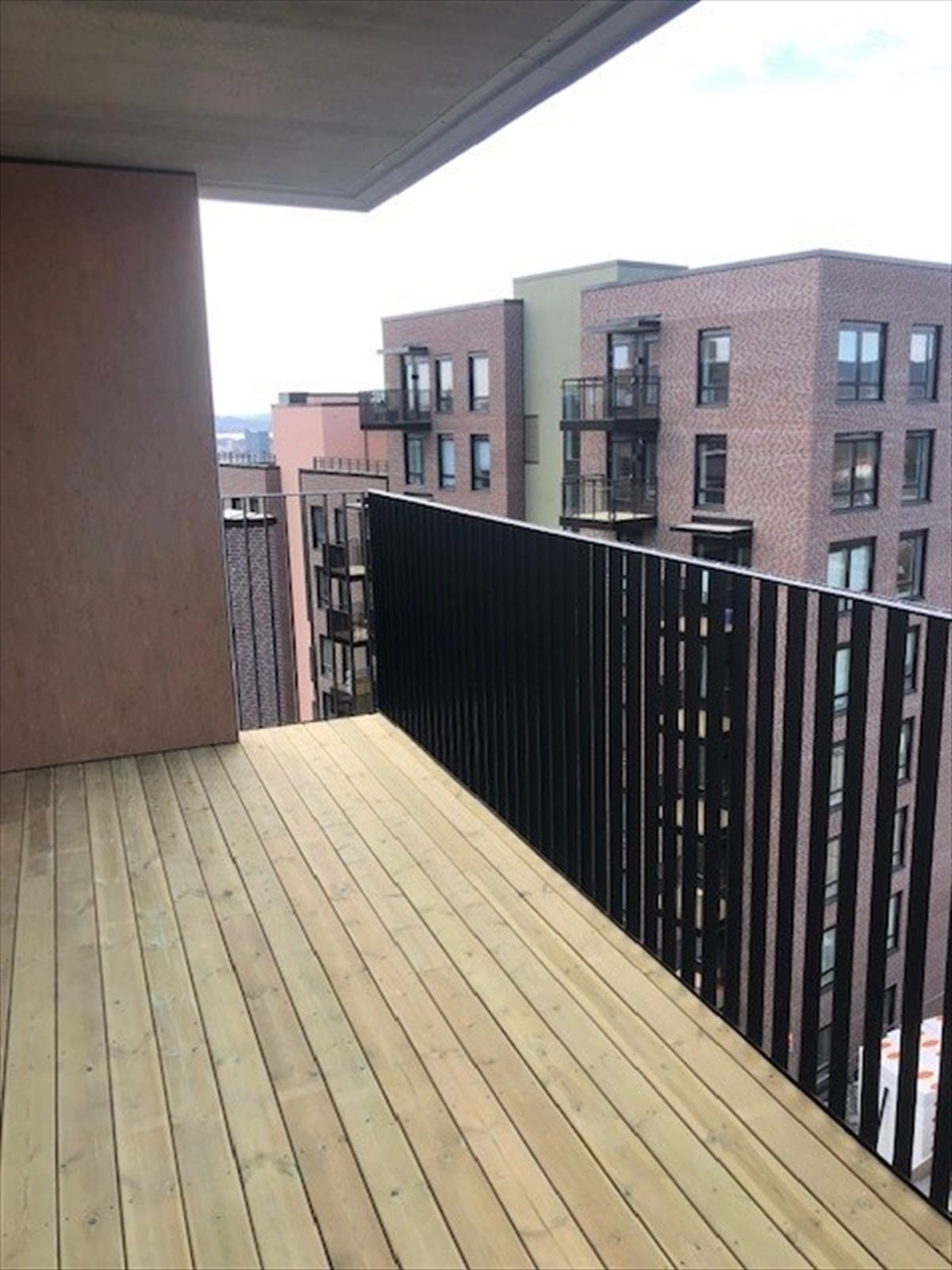 Leiligheten har sol til ca kl. 20.30 sommerstid - Bildet tatt av selger Galleribilde