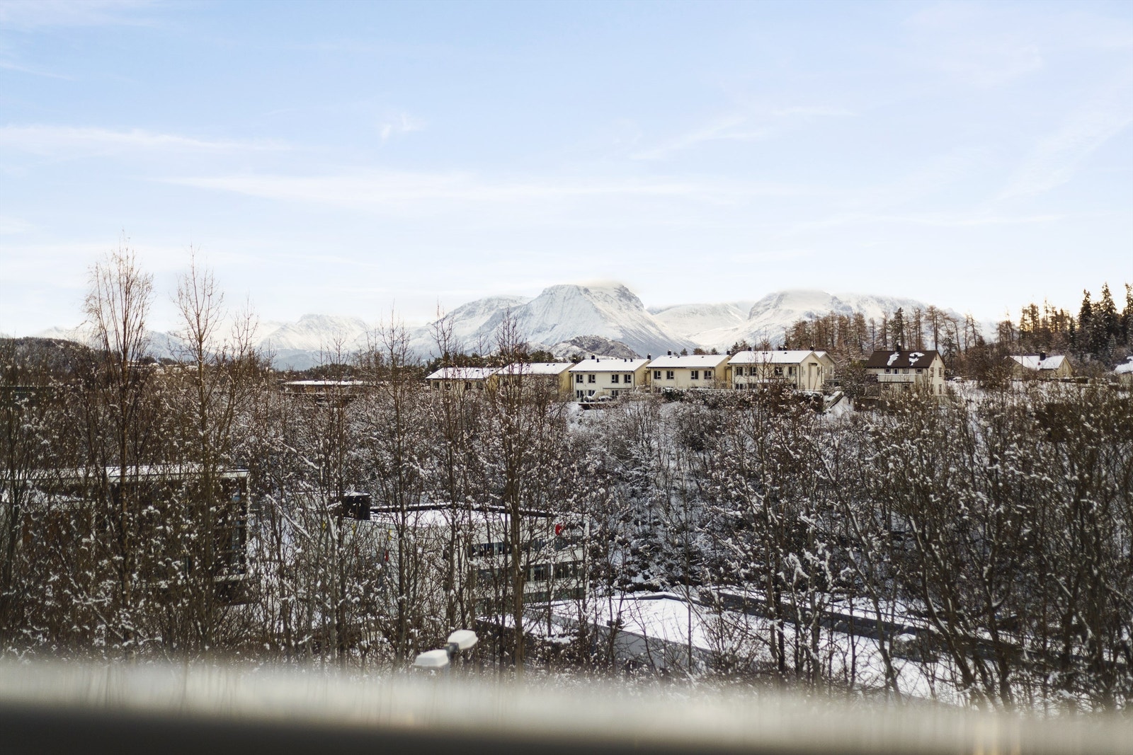 Toppleilighet, utsikt og balkongen er noe av det selger trekker frem som det mest positive ved leiligheten Galleribilde