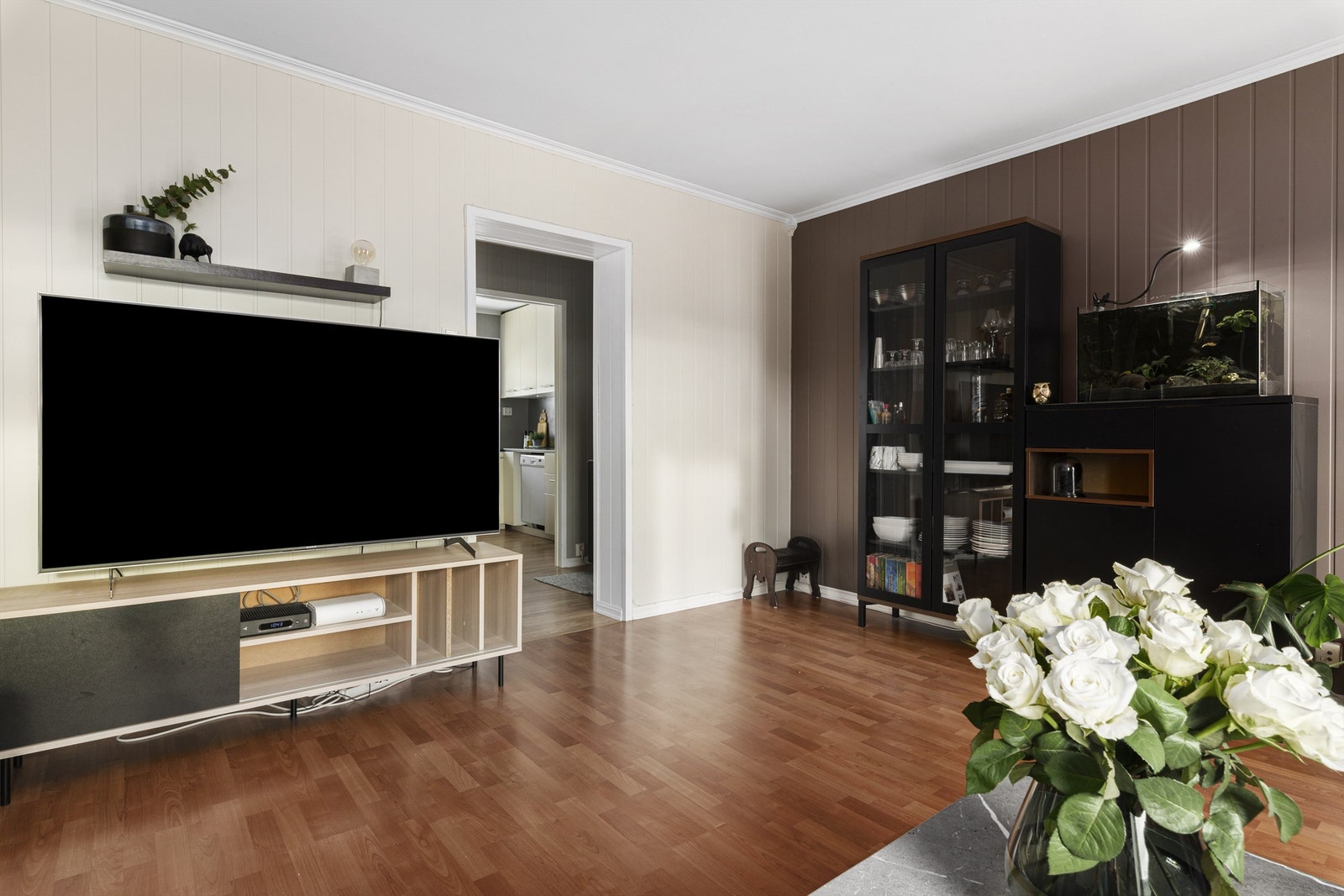 Fra gangen kommer man inn i stuen, som er oppmålt til 21m² Galleribilde