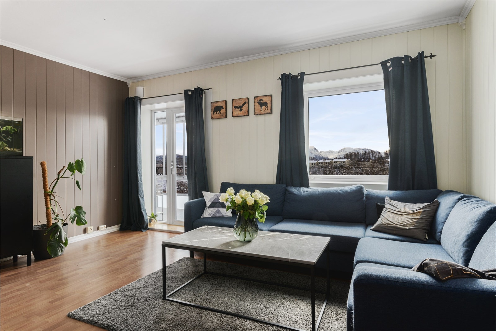 Fra stuen er det direkte utgang til balkongen, som fint kan benyttes som en forlengelse av rommet Galleribilde