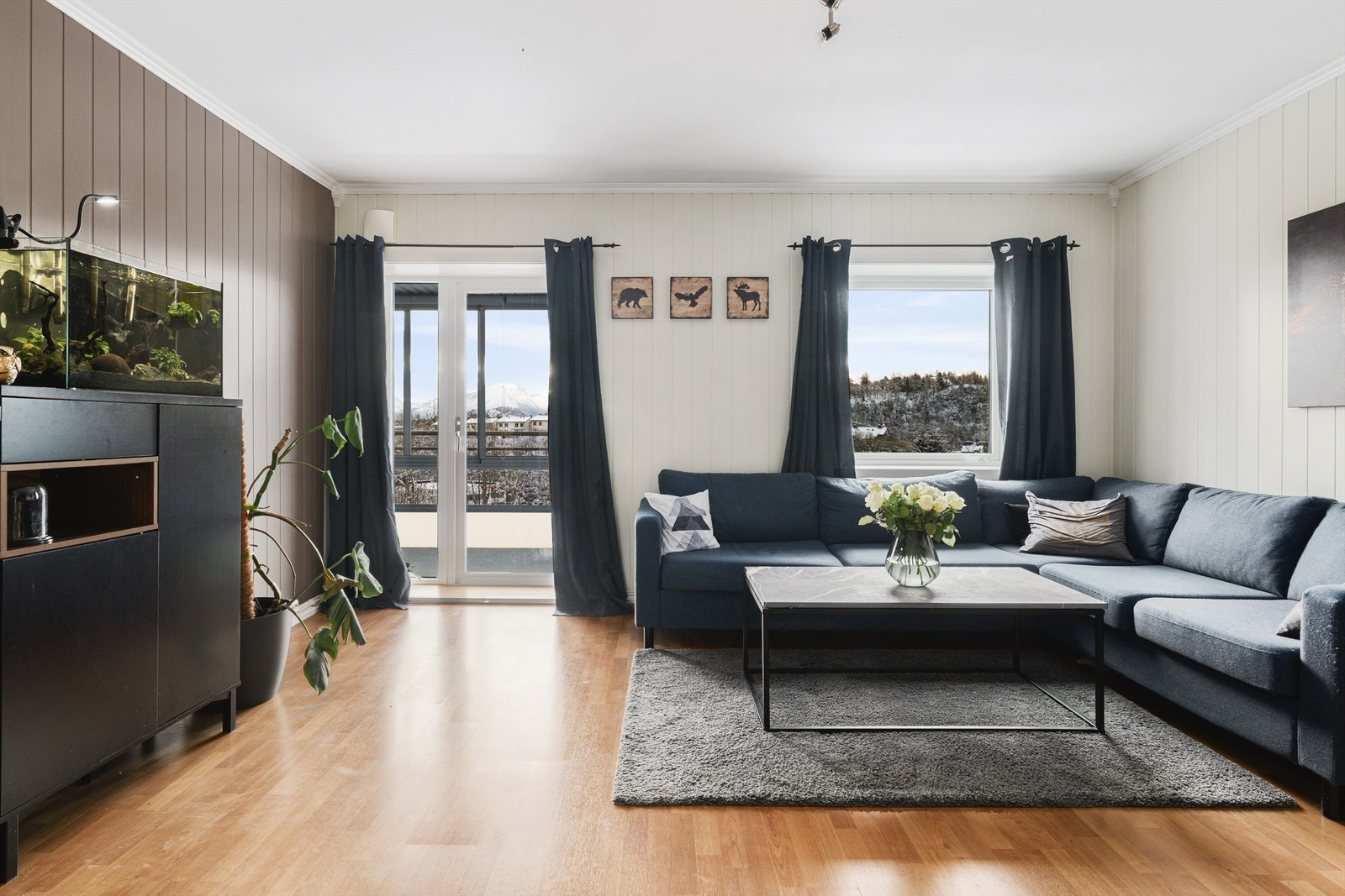 En trivelig toppleilighet med innglasset balkong og flott utsikt! Galleribilde