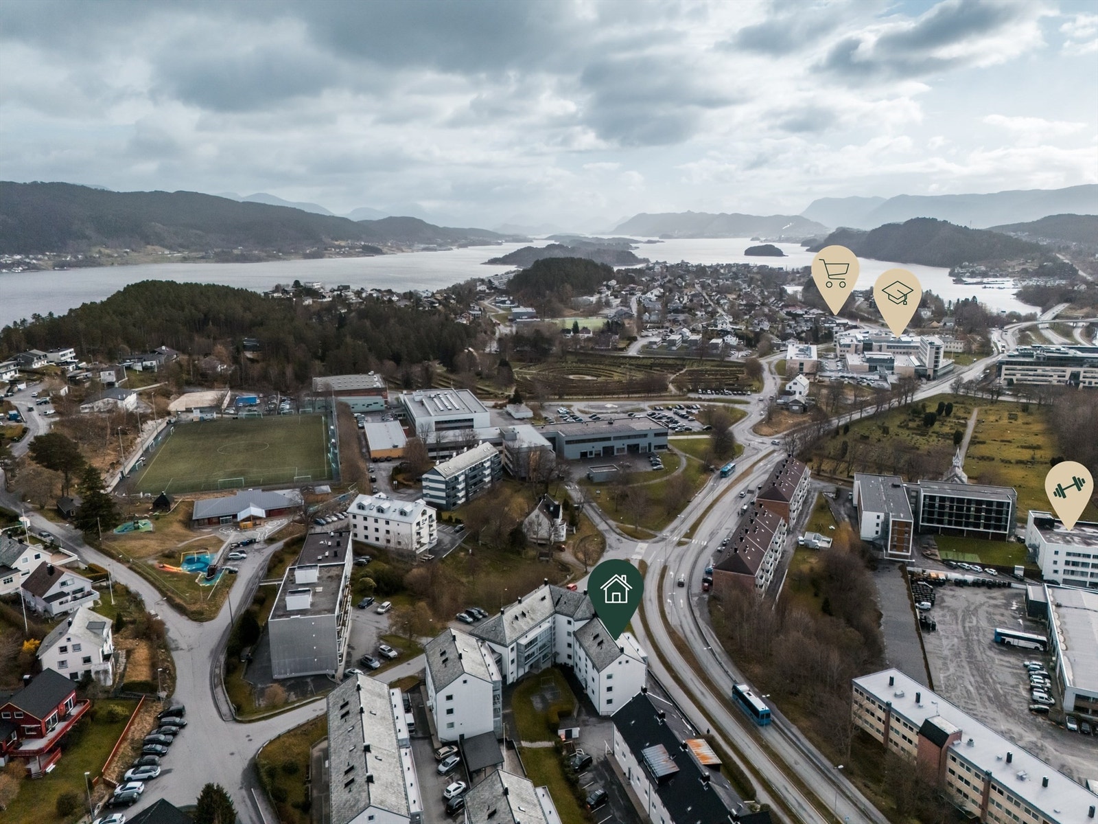 Ellers er det kort veg til treningssenter, og kompetanseklyngen med NTNU, Fagskolen og Norsk Maritimt Kompetansesenter er det kun en drøy kilometer til Galleribilde